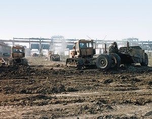 Строительство нового русла р. Кубани на подходе к<br>Тиховскому гидроузлу