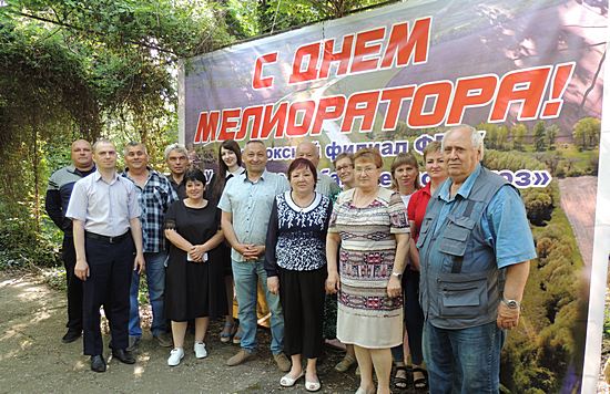 Врио директора Баталов Сергей Викторович с <br>коллективом филиала